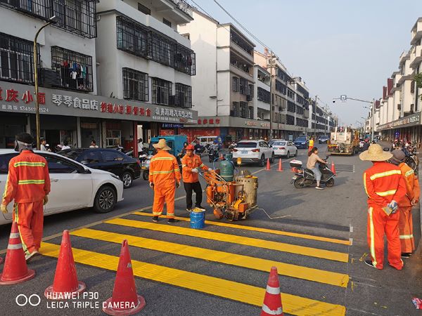 熱熔車位劃線施工時(shí)可根據(jù)以下施工方案